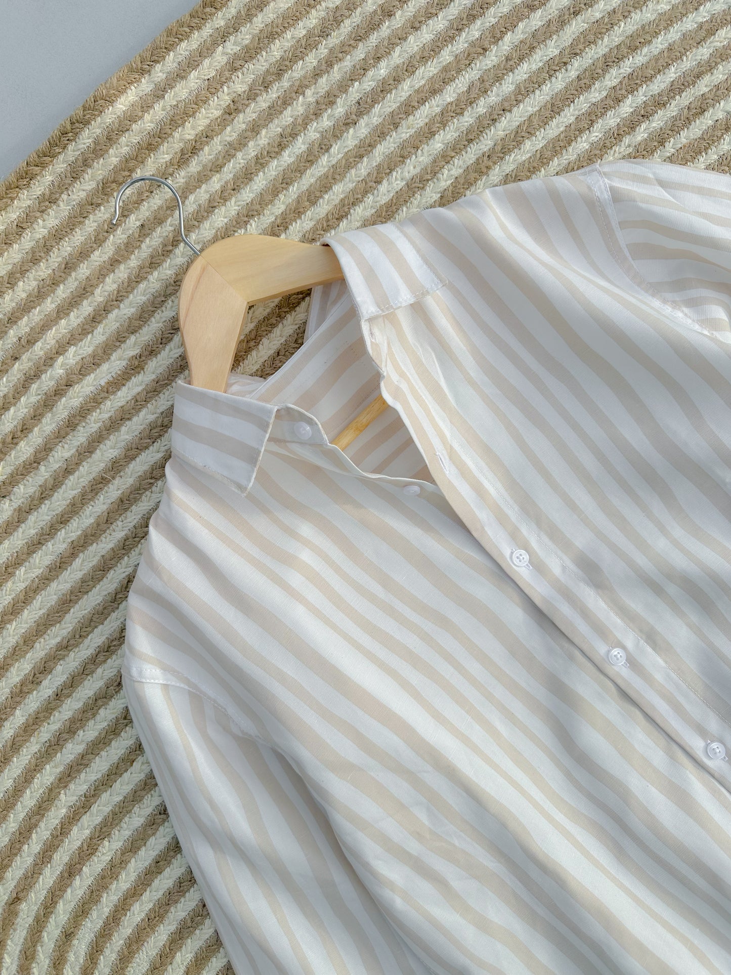 Gentle stripe shirt - Off white with Beige | FS107