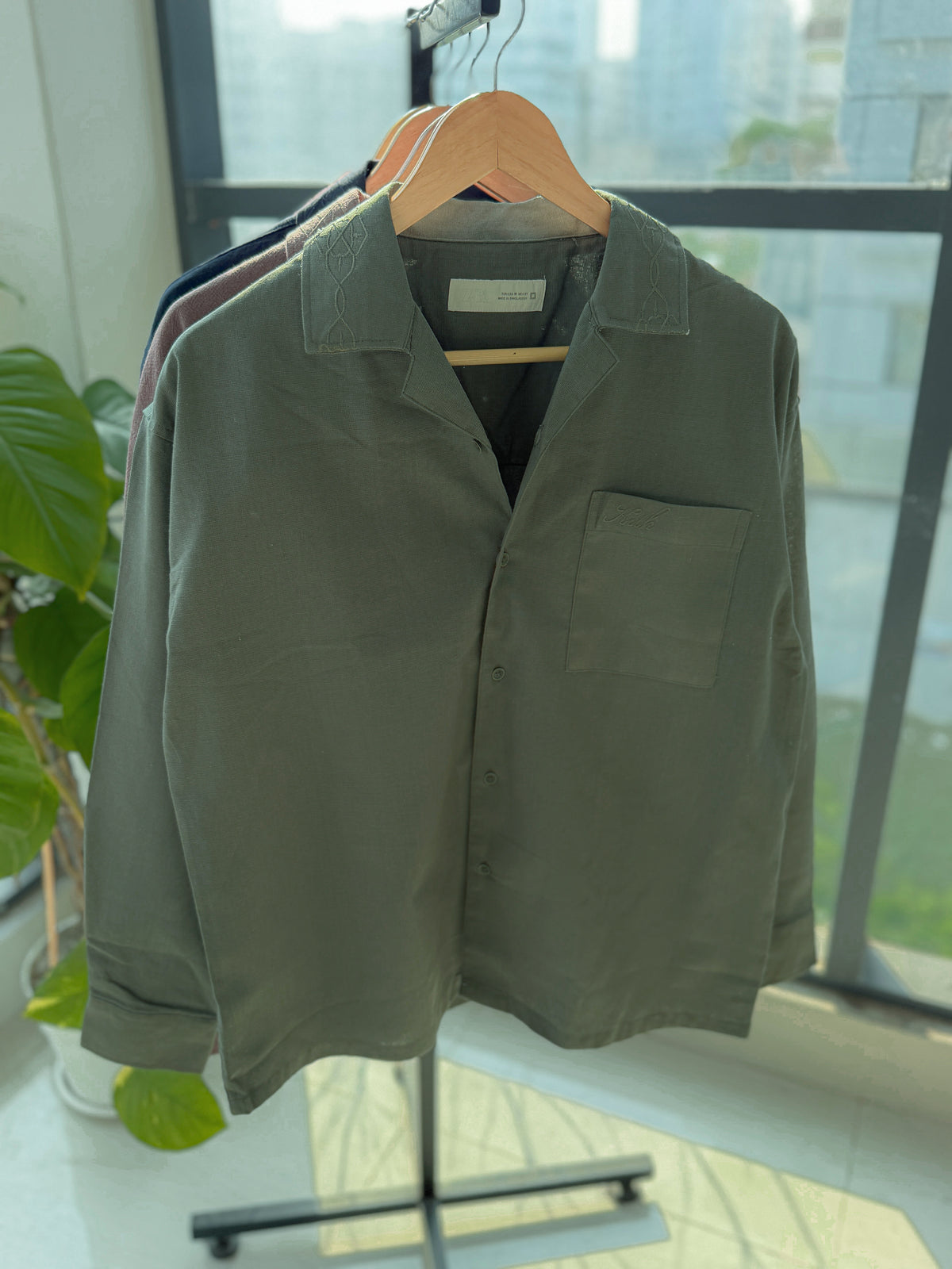 Embroidery Boxy Drop-shoulder shirt - Olive