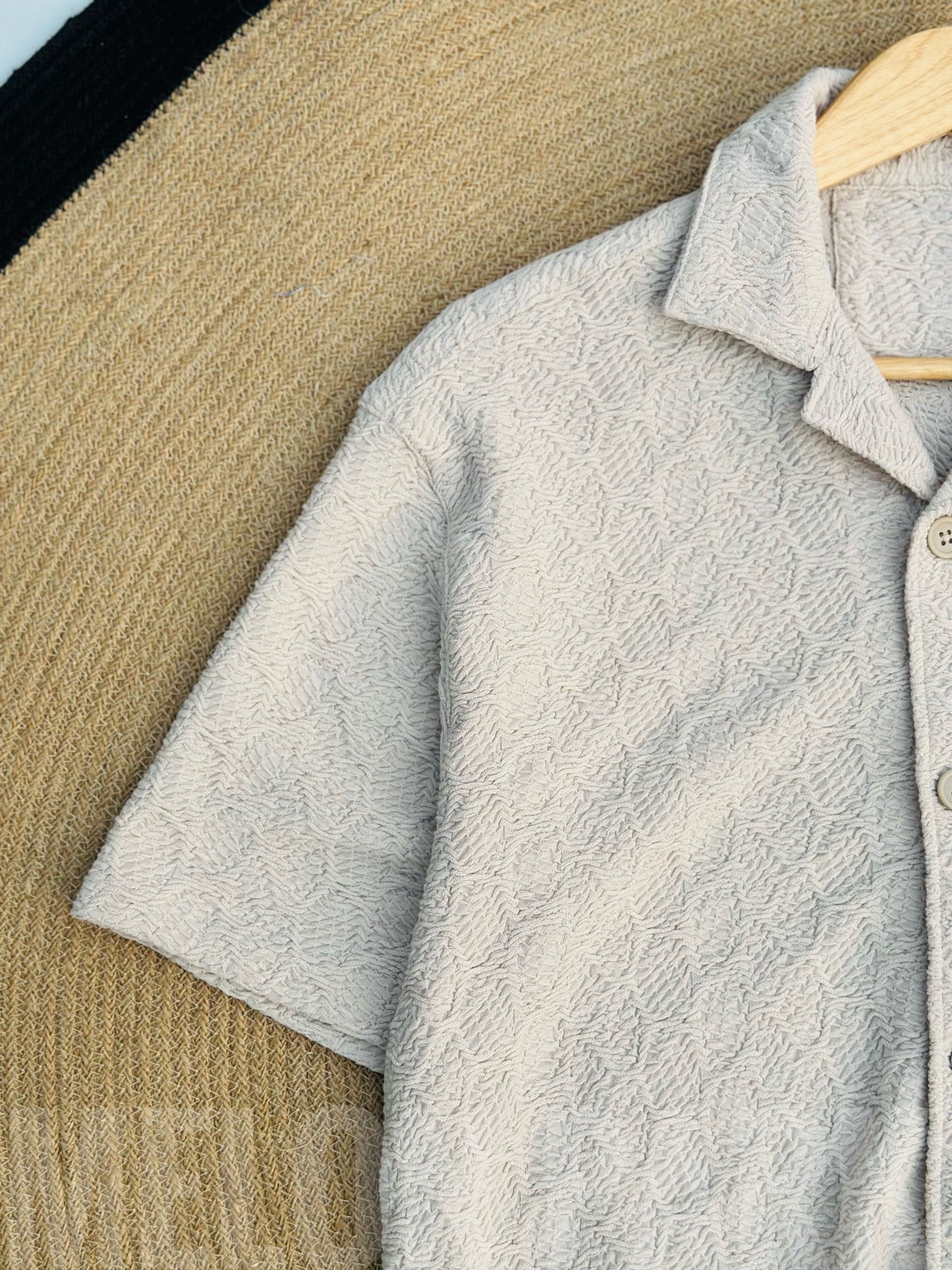 Off-white Cloudy Textured Dropshoulder Cuban