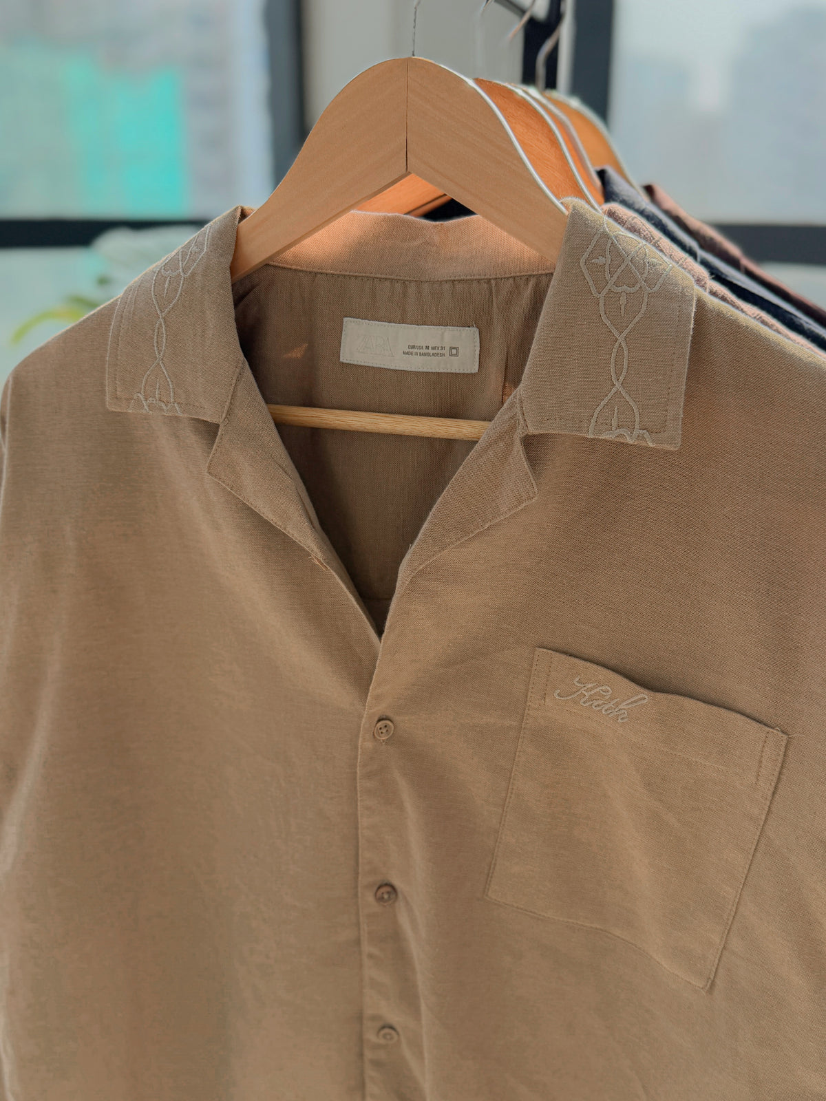 Embroidery Boxy Drop-shoulder shirt - Beige