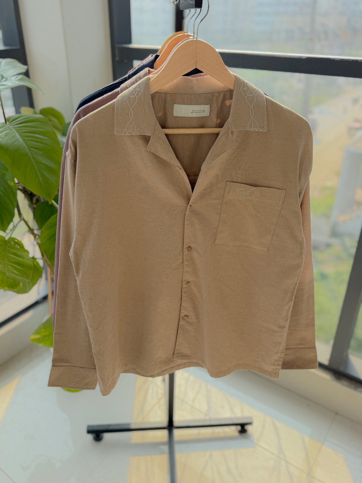 Embroidery Boxy Drop-shoulder shirt - Beige