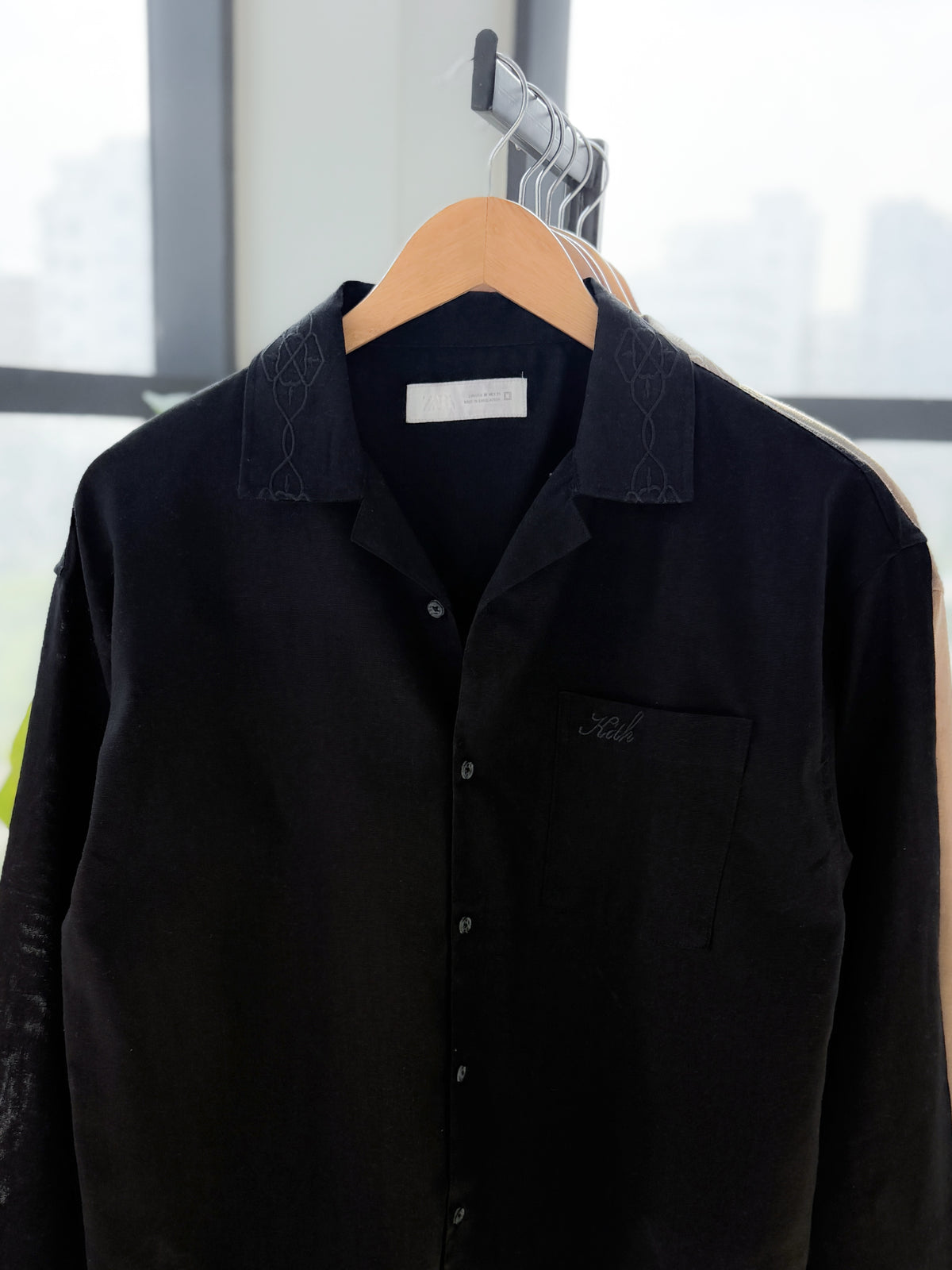Embroidery Boxy Drop-shoulder shirt - Black