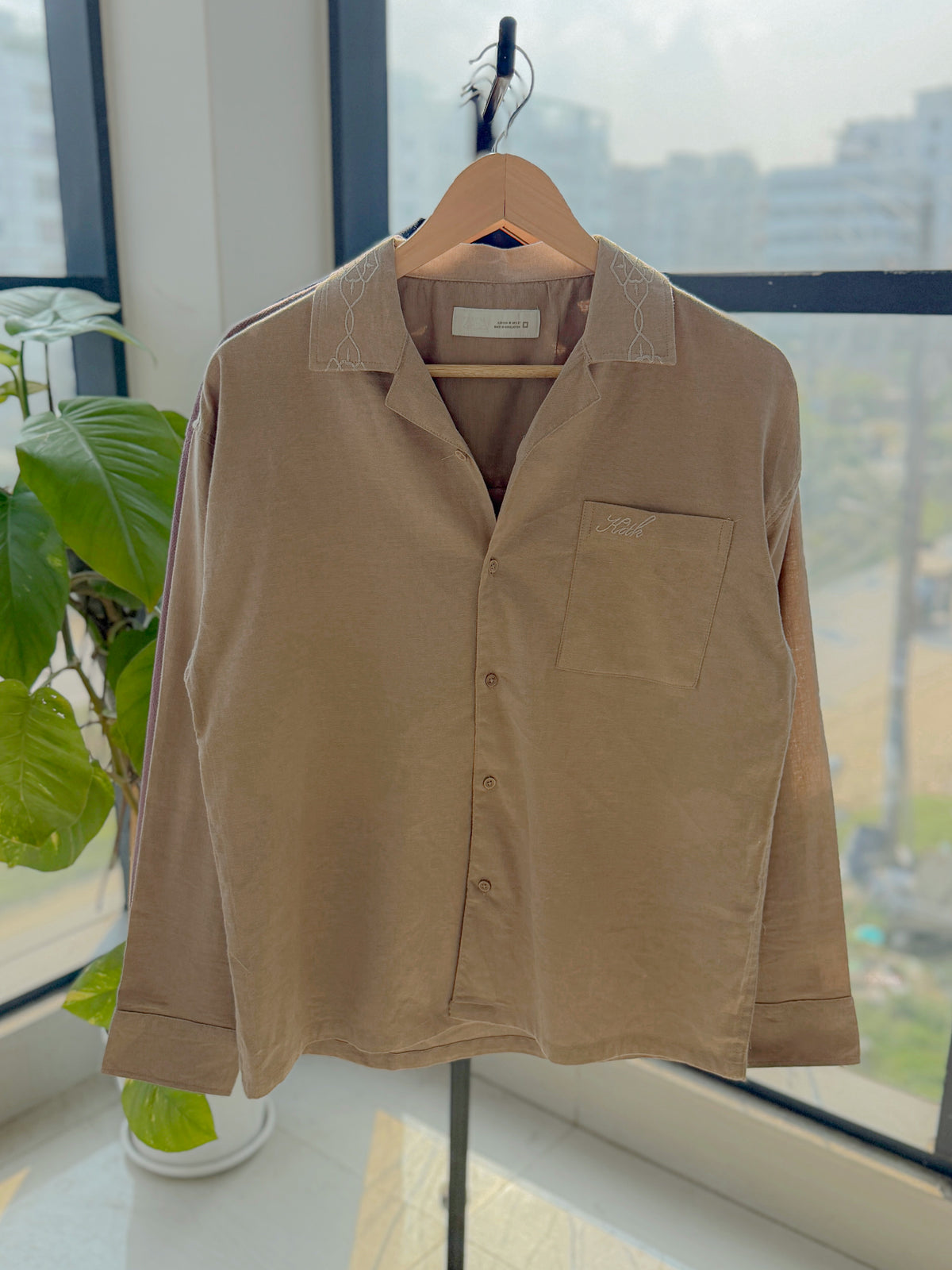 Embroidery Boxy Drop-shoulder shirt - Beige