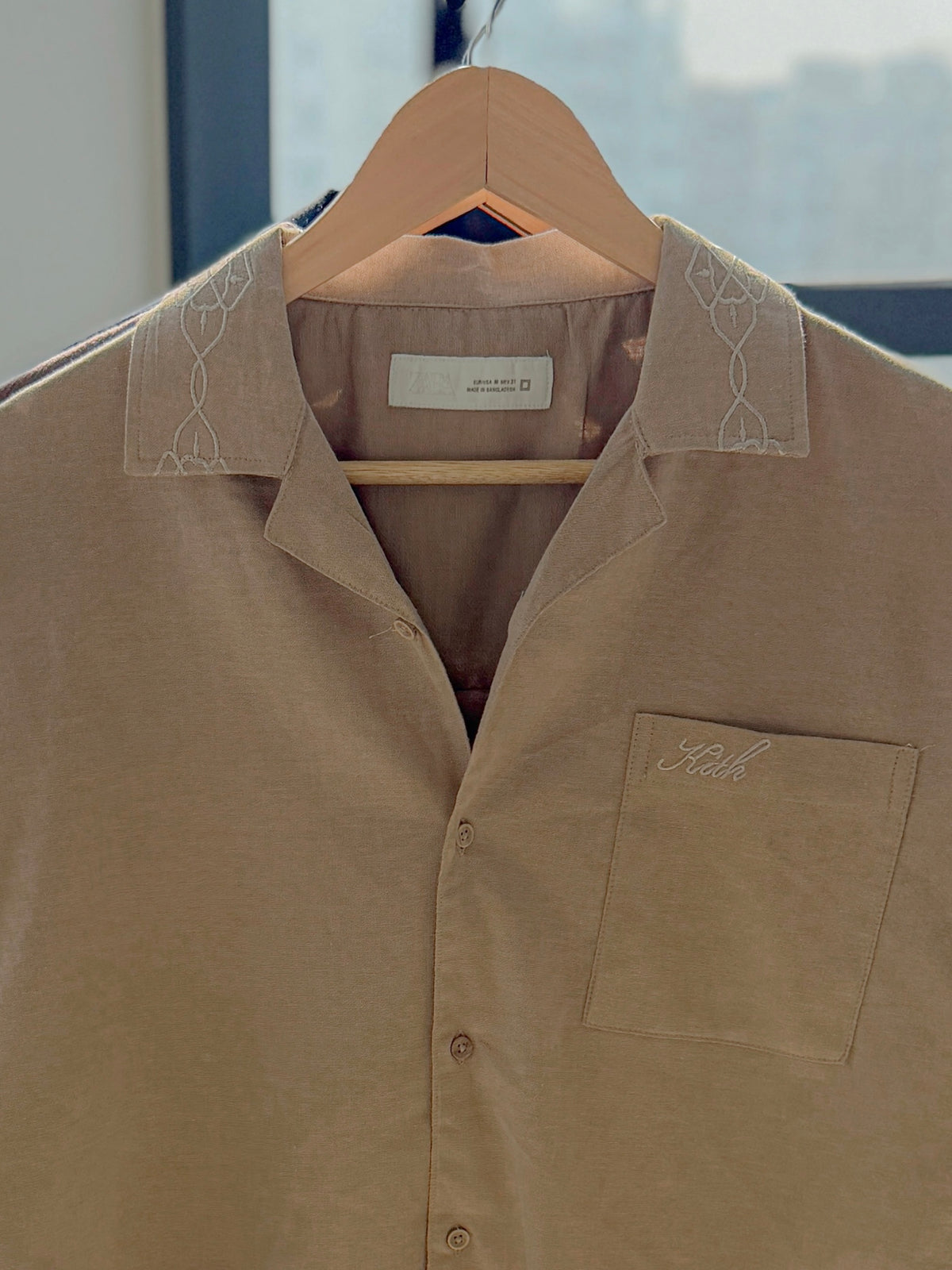 Embroidery Boxy Drop-shoulder shirt - Beige