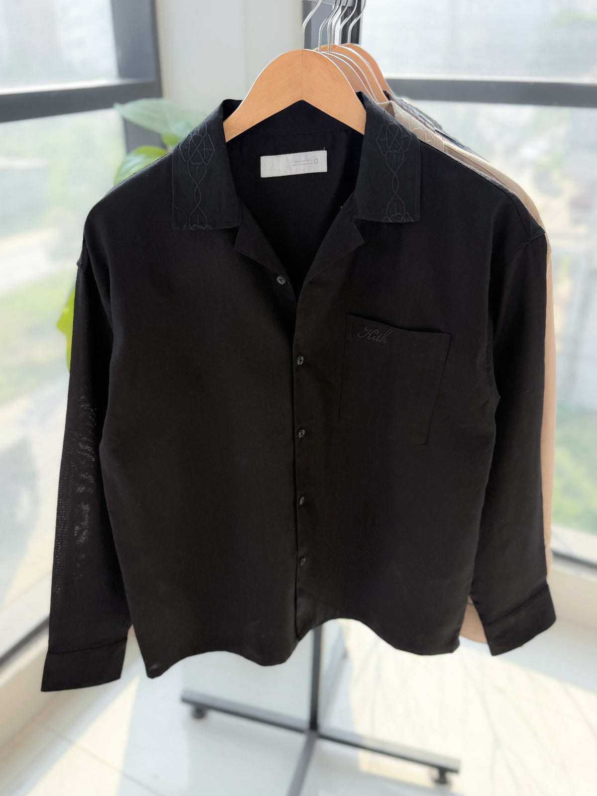 Embroidery Boxy Drop-shoulder shirt - Black