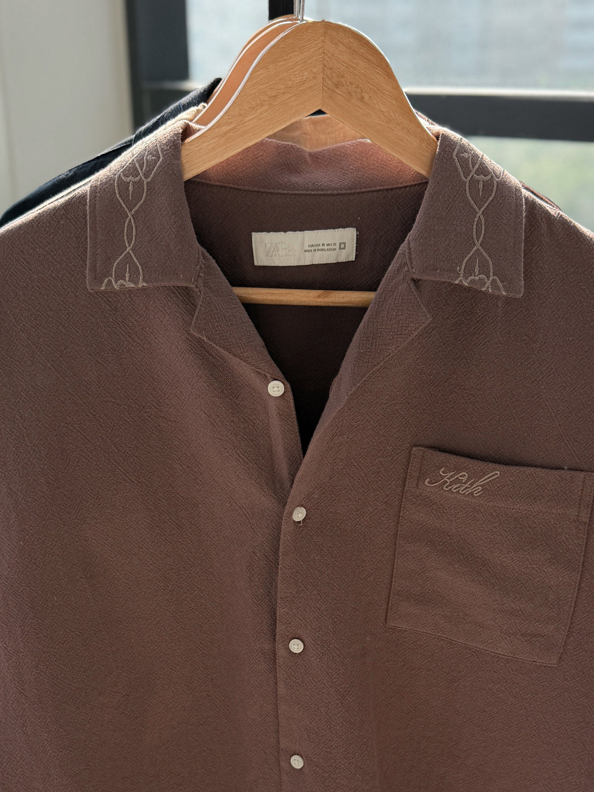 Embroidery Boxy Drop-shoulder shirt - Brown