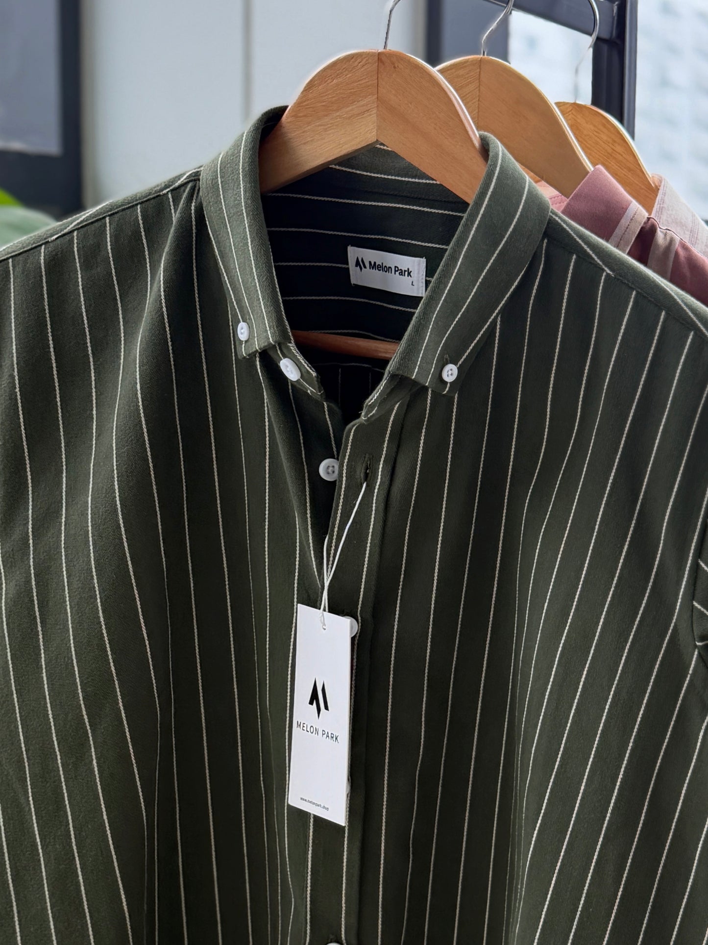 Gentle stripe shirt - Olive Pinstripe