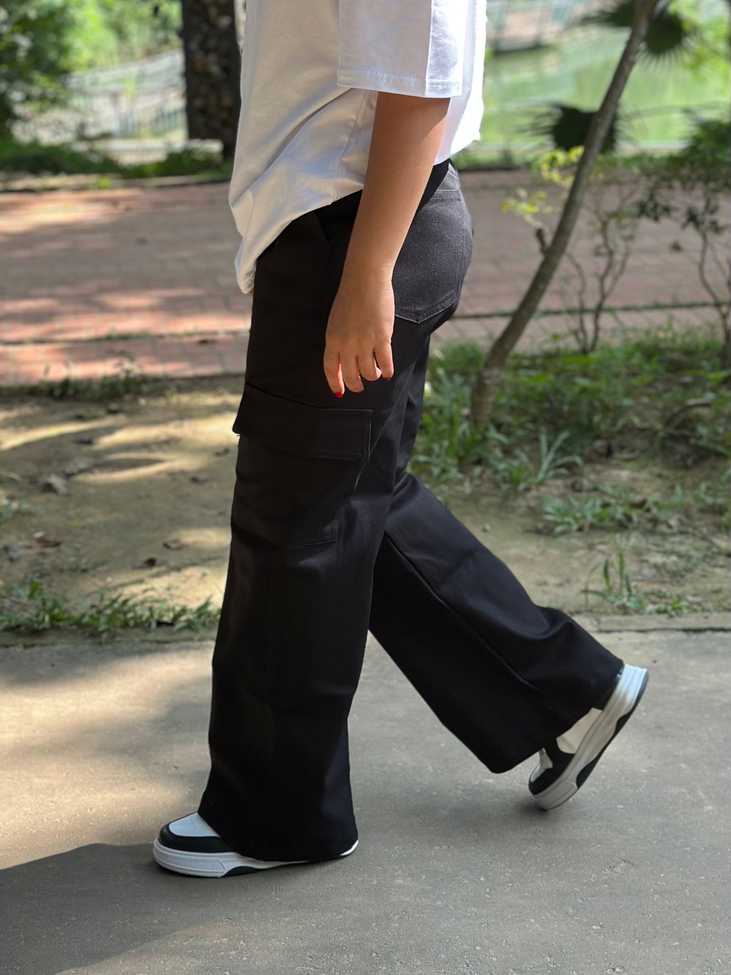 Women Black Gabardine 6 Pocket Cargo Pant